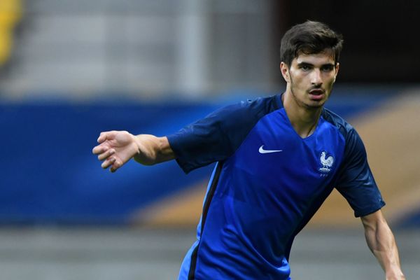 Martin Terrier, ce mardi avec le maillot de l'équipe de France