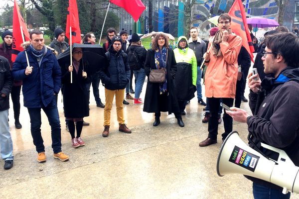 Rassemblement devant le Pôle Etudiant de l'Université de Nantes, le 27 janvier 2020