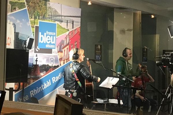 Les 10 candidats sélectionnés ont enregistré leur chanson dans les studios de France Bleu Alsace.