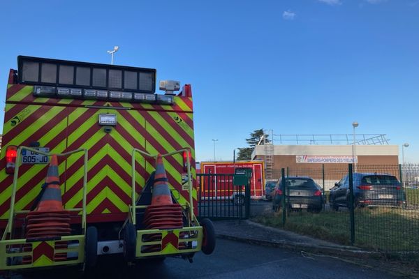 Deux équipes de pompiers des Yvelines ont été victimes d'un guet-apens au Val-Fourré à Mantes-la-Jolie ce vendredi.