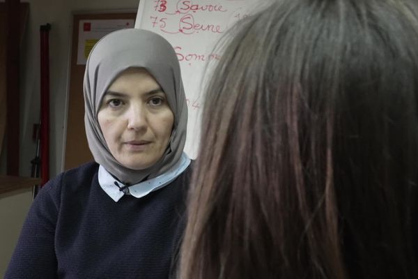 Nafissa a accepté de témoigner. Elle attend la réponse à son recours de demande d'asile et nous confie ses inquiétudes