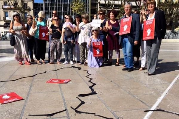 Place de la Comédie à Montpellier pour la journée mondiale du droit à l'avortement