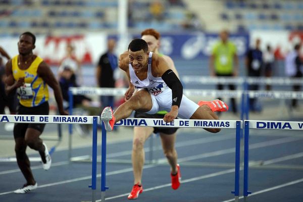 Sasha Zhoya, licencié du Clermont Auvergne Athéltisme, a battu le record du monde du 60 m haies chez les juniors, samedi 22 février, à Miramas. Il a pulvérisé un record du monde avec 7’’34 en finale des championnats de France indoor cadets-juniors 2020. 