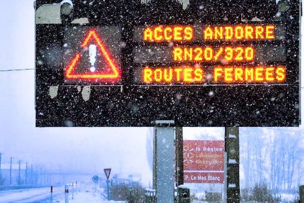 Un épisode neigeux va se renforcer à compter de ce dimanche après-midi 22 décembre 2024 en Ariège. Il sera accompagné de fortes rafales de vent violent. L'accès au Pas de la Case en Andorre via la RN 320 sera donc fermé à compter de 15h et pour une durée indéterminée.