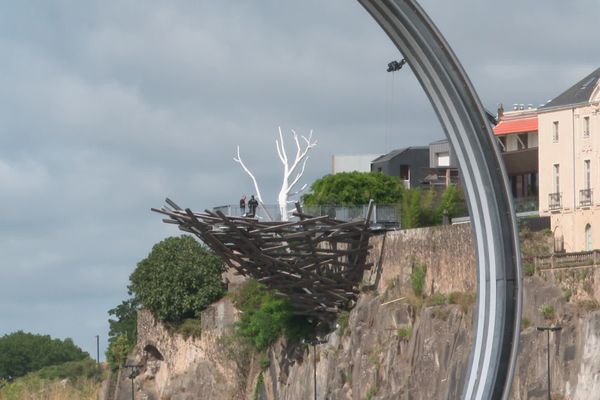 Le nid du Voyage à Nantes vu depuis les anneaux de Buren