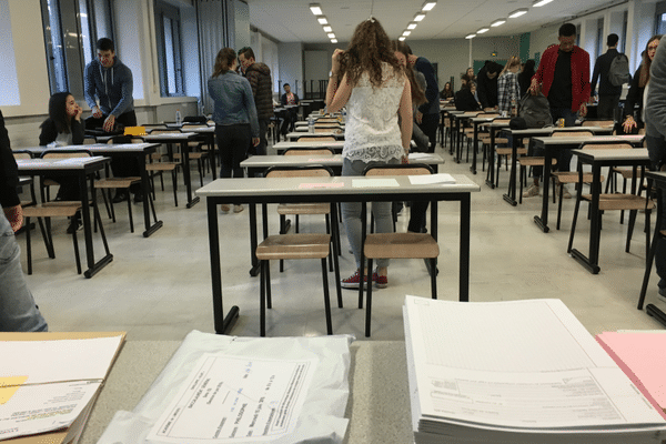 Les candidats s'installent pour l'épreuve de philosophie au Lycée Gay-Lussac de Limoges, mercredi 15 juin 2016