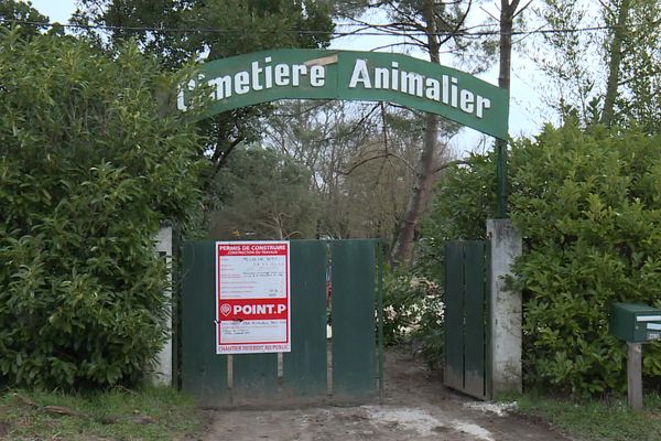 C'est dans ce cimetière animalier de Cadaujac en Gironde que Chantal voulait se faire inhumer en compagnie de ses chiens adorés