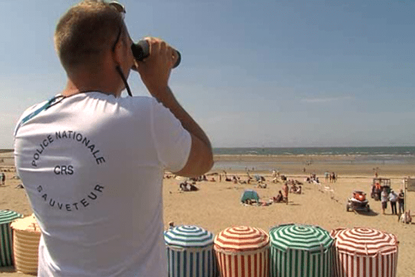 Trois CRS sont déployés tout l'été à Trouville pour surveiller la plage