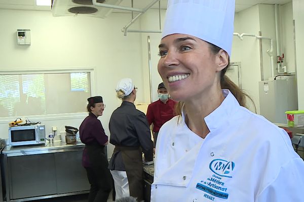 La comédienne Marie-Gaëlle Cals est venue encourager les apprentis pâtissier à Montpellier.