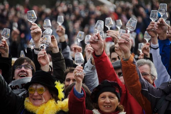 La Percée du vin jaune grande fête populaire autour des vins du Jura.