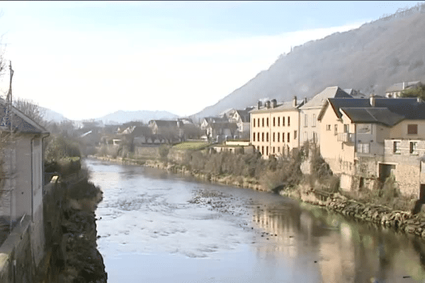 A Bort les Orgues, si la rivière Dordogne mène à l'Aquitaine, beaucoup de regards sont encore tournés vers l'Auvergne.  