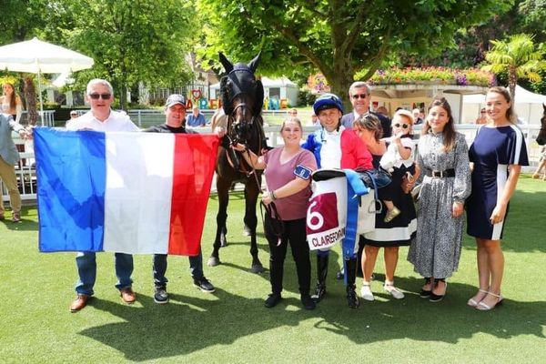 Jonathan Plassard, employé communal à La Chapelle de Guinchay, remporte le titre Fegentri 2024 de champion du monde, catégorie Gentleman Rider.