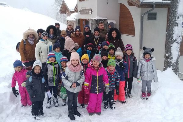 Elèves et parents de l'école de La Rosière