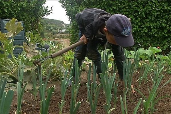 Charly dans son jardin