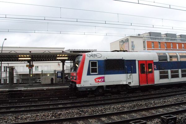 Le RER C, à Vitry-sur-Seine, en 2011.