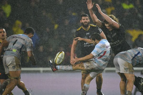 Une pluie battante et un stade électrique 