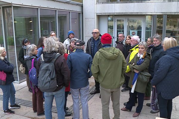 Montpellier - le comité de soutien de Silvain Pastor devant le tribunal judiciaire à l'énoncé du délibéré - 20 novembre 2024.