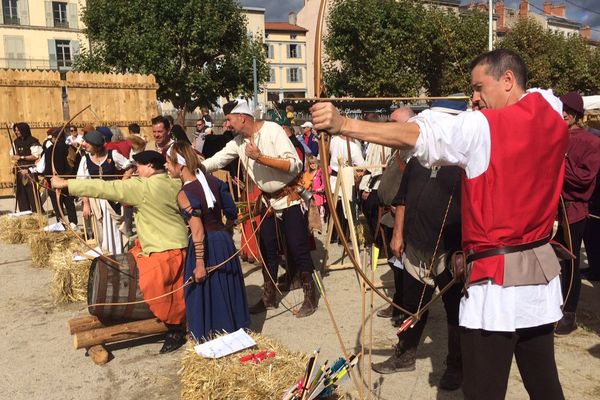 Avant l'épreuve officielle ce samedi, ouverte à tous, les "joutes des Isles" ont réuni les bénévoles des associations qui animent ces fêtes.
