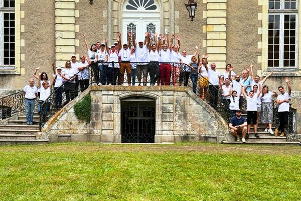 Avec une centaine de bénévoles, Éric Peters préserve et partage ce patrimoine oublié.qu'est son château.