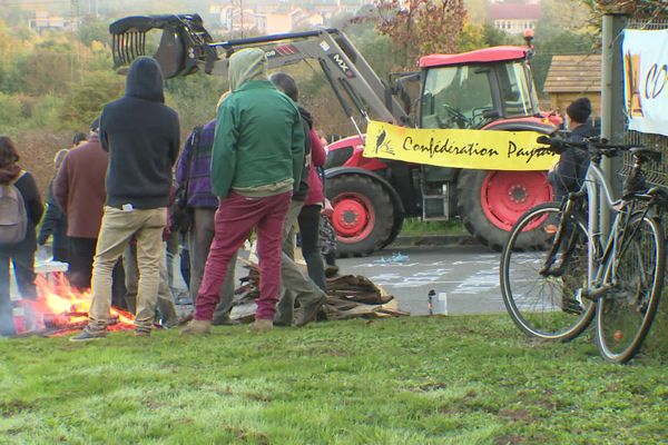 Des agriculteurs de la Confédération Paysanne manifestaient contre les projets solaires et de méthanisation en Haute-Vienne