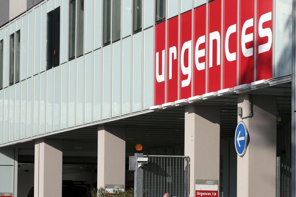 Grièvement blessé, l'homme a été admis à Nice, à l'hôpital Pasteur 2.