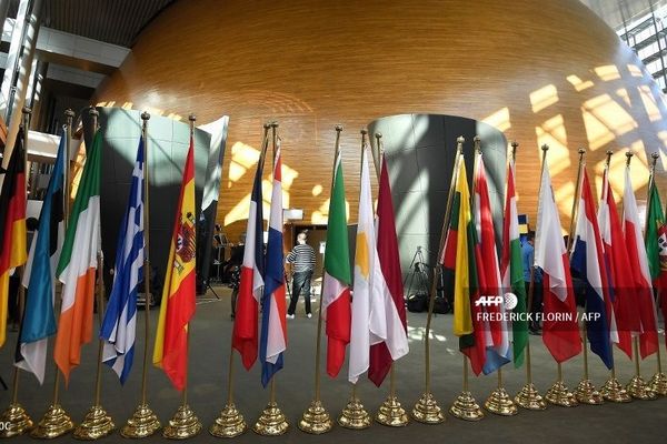 Les drapeaux des pays européens au Parlement de Strasbourg. 