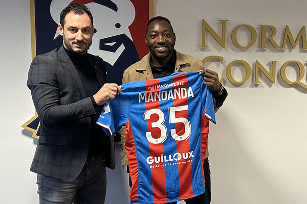 Cadet de la fratrie Mandanda, Parfait vient de signer un contrat professionnel avec le SM Caen jusqu'en juin 2025.