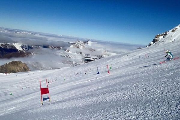 "Hintertux pas mal, Solden pour la première coupe du monde de l'Ouzbékistan". Légende de l'entraineur