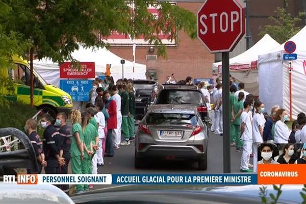 L'accueil de la dirigeante belge a été extrêmement froid, rappelant la visite d'Emmanuel Macron à la Pitié Salpêtrière plus tôt dans la semaine.