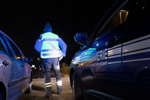 Une jeune femme de 17 ans a poignardé son petit frère, entraînant son placement en garde à vue dans les locaux de la gendarmerie de L'Union (Haute-Garonne).