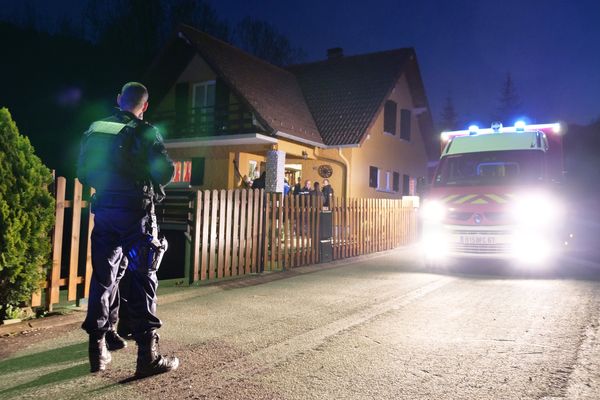 Gendarmes et pompiers sont intervenus ce samedi à Maisongouttes pour secourir un homme blessé par balle