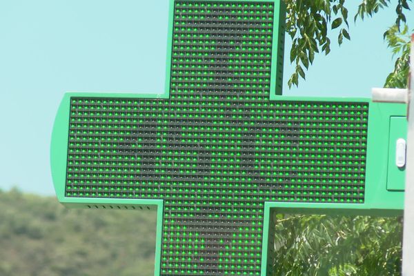 La canicule qui frappe la France est particulièrement intense dans notre région. Hier, la petite commune de Moulès-et-Baucels dans l'Hérault a enregistré le record national pour ce 20 Aout avec 42.2 degrés. Un record qui pourrait tomber dès aujourd'hui dans ce ce secteur des contreforts Cévenols où le mercure s'est encore emballé.