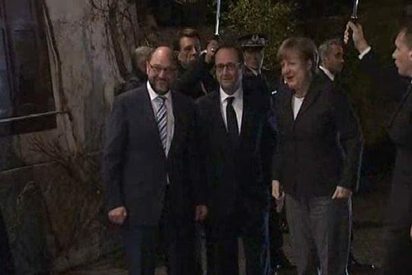 La Chancelière et le Président de la République ont été accueillis peu avant 19h par Martin Schulz devant le restaurant Zuem Ysehuet.