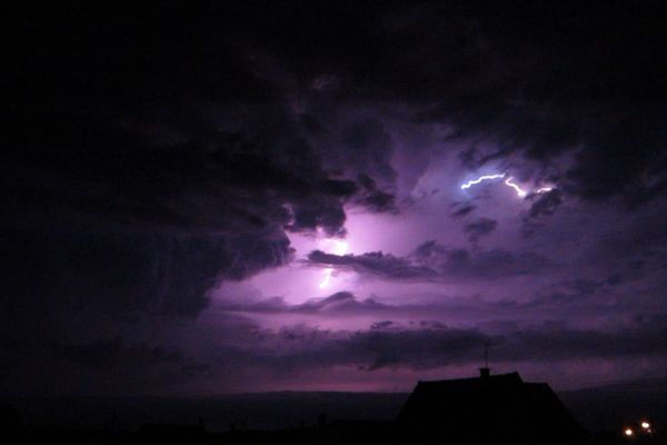 Eclair de l'orage magnétique, Basse-Normandie (environs de Caen), le 3 octobre 2013