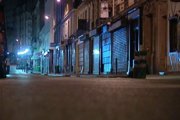 Samedi 14 novembre, les fêtards ont déserté la rue Jean-Pierre Timbaud, habituellement très animée.