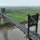 Le pont suspendu de Tonnay-Charente est une merveille de technologie.