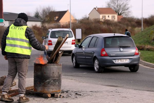 Des Gilets Jaunes au rond-point de Villeneuve-la-Guyard dans l'Yonne le 7 décembre 2018