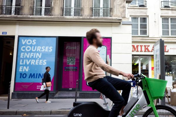 La start-up allemande Flink, spécialisée dans la livraison rapide de courses à domicile, s'est installée à Paris en mai 2021.