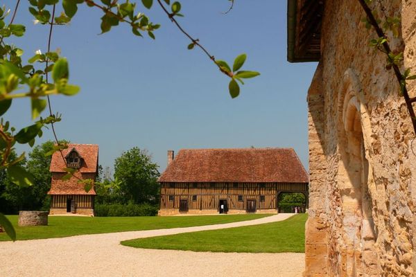 Dans le Calvados, le château de Crèvecoeur-en-Auge bénéficiera du retour des éclaircies dans l'après-midi de ce lundi, avant une semaine plutôt bien ensoleillée.