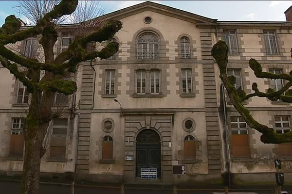 Ce bâtiment de 2000m2 date de la 2ème moitié du XiXème siècle.