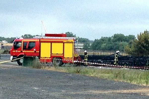 Mudaison (Hérault) - les pompiers sur le site de l'incendie des palox - 13 août 2015.