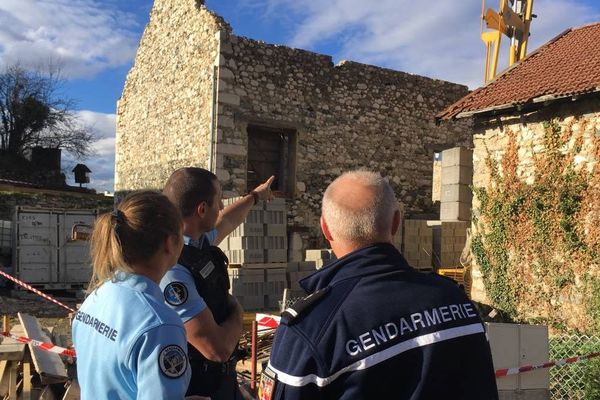 L'accident s'est produit dans cette bâtisse en cours de rénovation dans le quartier des maîtres à Montaud 