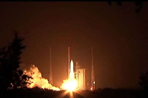 La fusée Ariane 5 en décembre 2012 sur le pas de tir de Kourou en Guyane