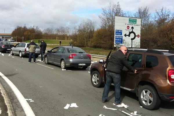 Les salariés de Stora Enso ont bloqué le rond point de Fresnes-les-Montauban durant 30 minutes 