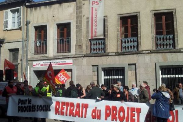 Boulevard de la Corderie à Limoges, devant la Fédération du Parti Socialiste de la Haute-Vienne