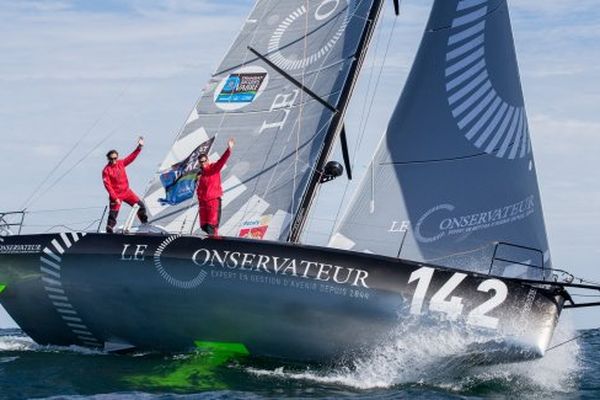 Le Rochelais Yannick Bestaven et son co-skipper Pierre Brasseur sont en tête de leur catégorie.