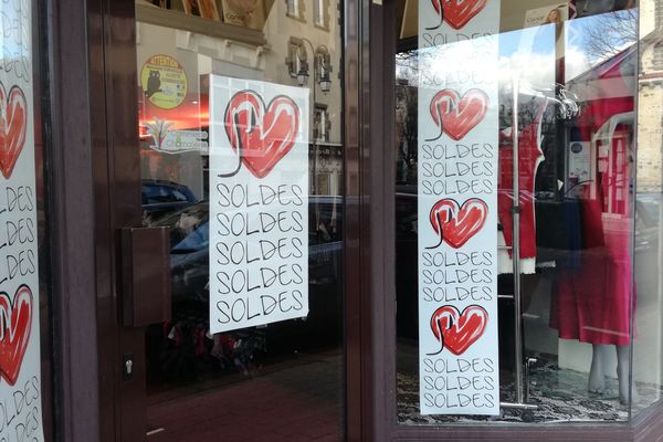 L'arrêté préfectoral autorisant l'ouverture des commerces du Puy-de-Dôme les dimanches lors de la période des soldes a été une nouvelle fois retoqué par le Tribunal administratif de Clermont-Ferrand ce samedi 24 janvier. (Photo d'archives)