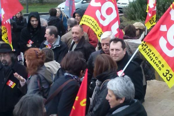 Manifestation ce matin devant la Trésorerie Générale de Gironde (27/11/2012) 