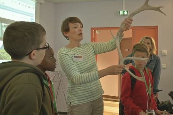 Les enfants malades de l'hôpital Debré de Paris visitent des labos de recherche en Franche-Comté