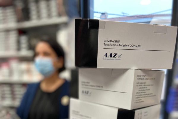 Cette pharmacie toulousaine a commandé 500 tests antigéniques pour faire face à la demande avant Noël 